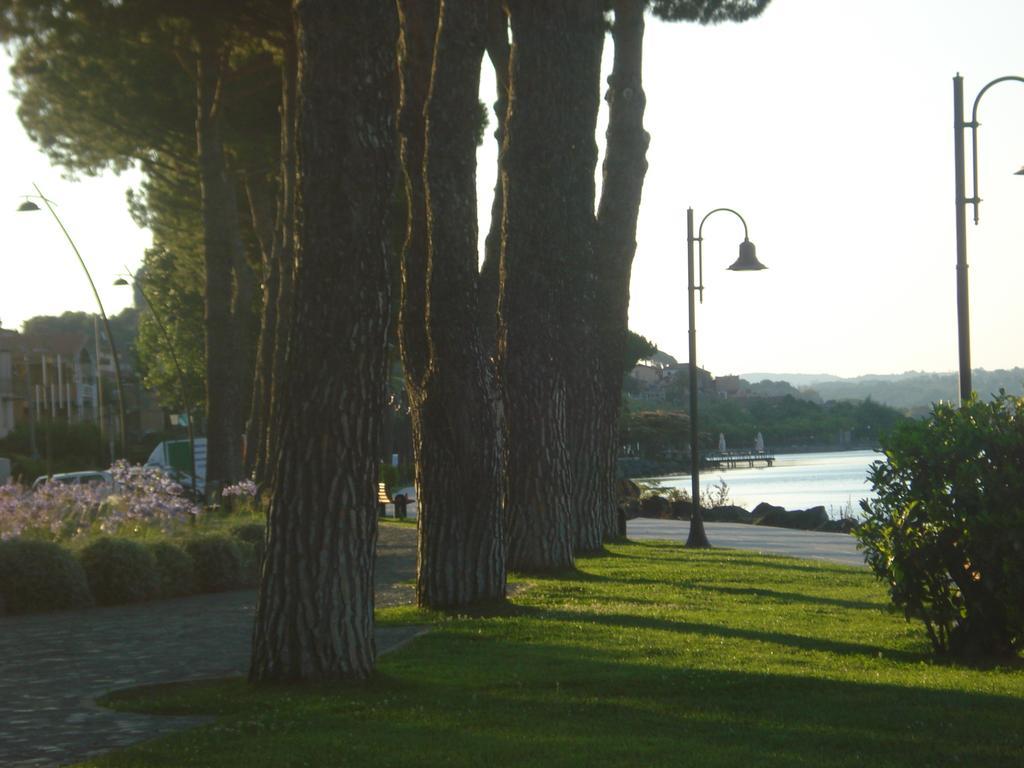 Relax In Piazzetta Casa E Appartamento Per Vacanze Trevignano Romano Exterior foto